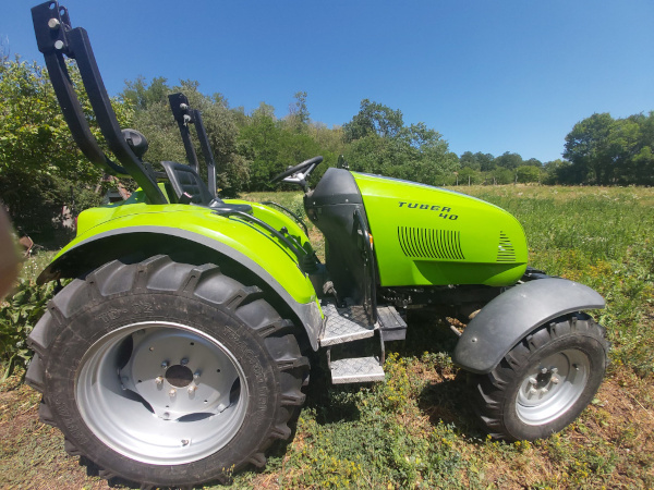 TUBER 40 traktor, 135cm  fűkaszával