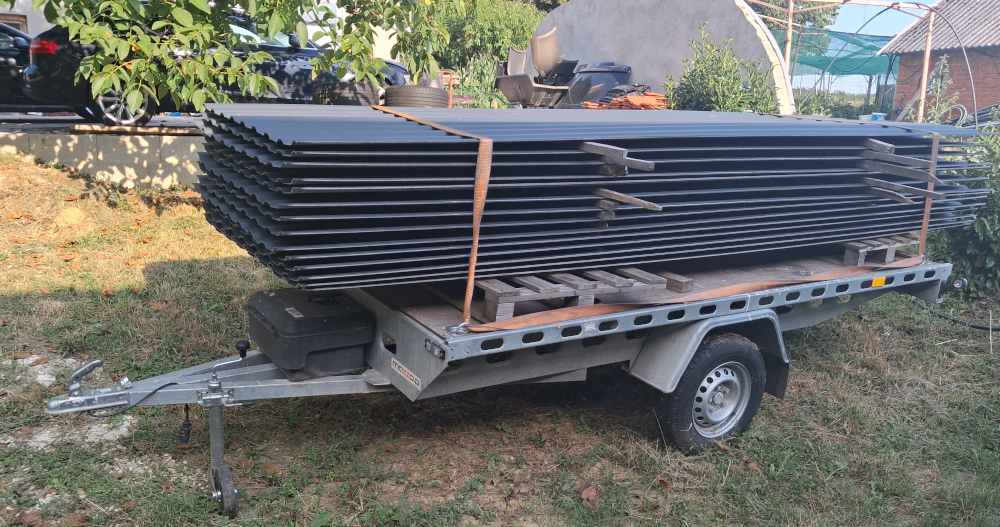   750 Kg féknélküli utánfutó eladó . 