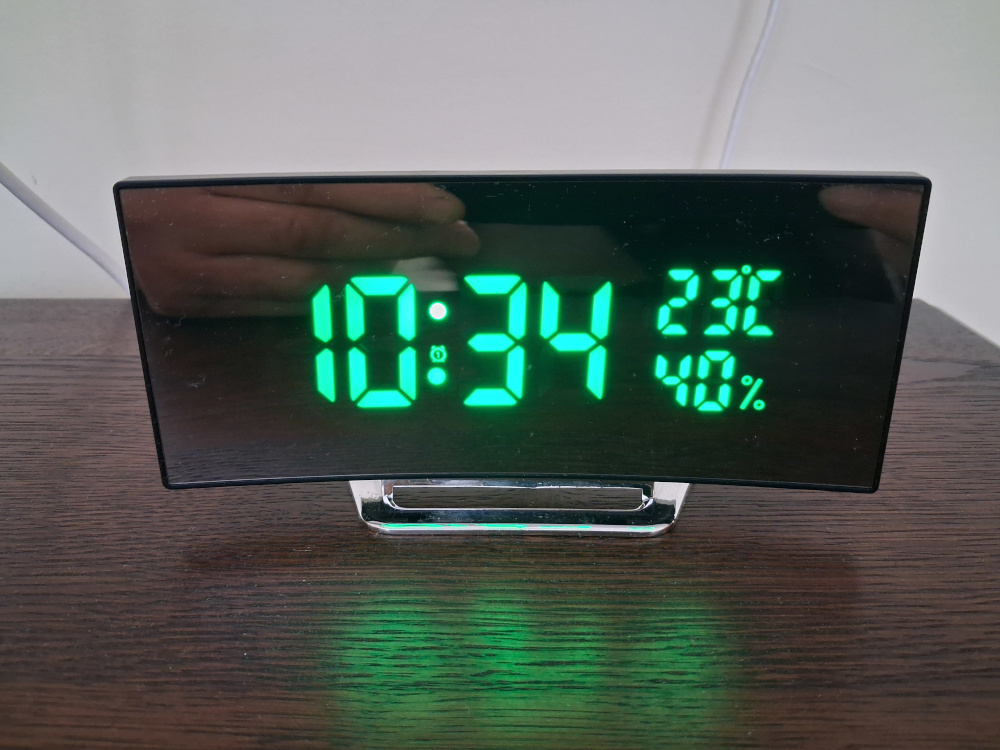                Ébresztő óra zöld Led számok ívelt kijelzővel