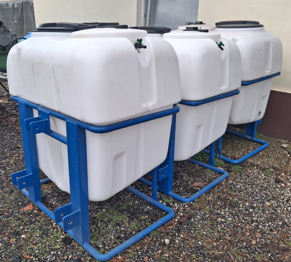 Permetező tartály kerettel 400lit